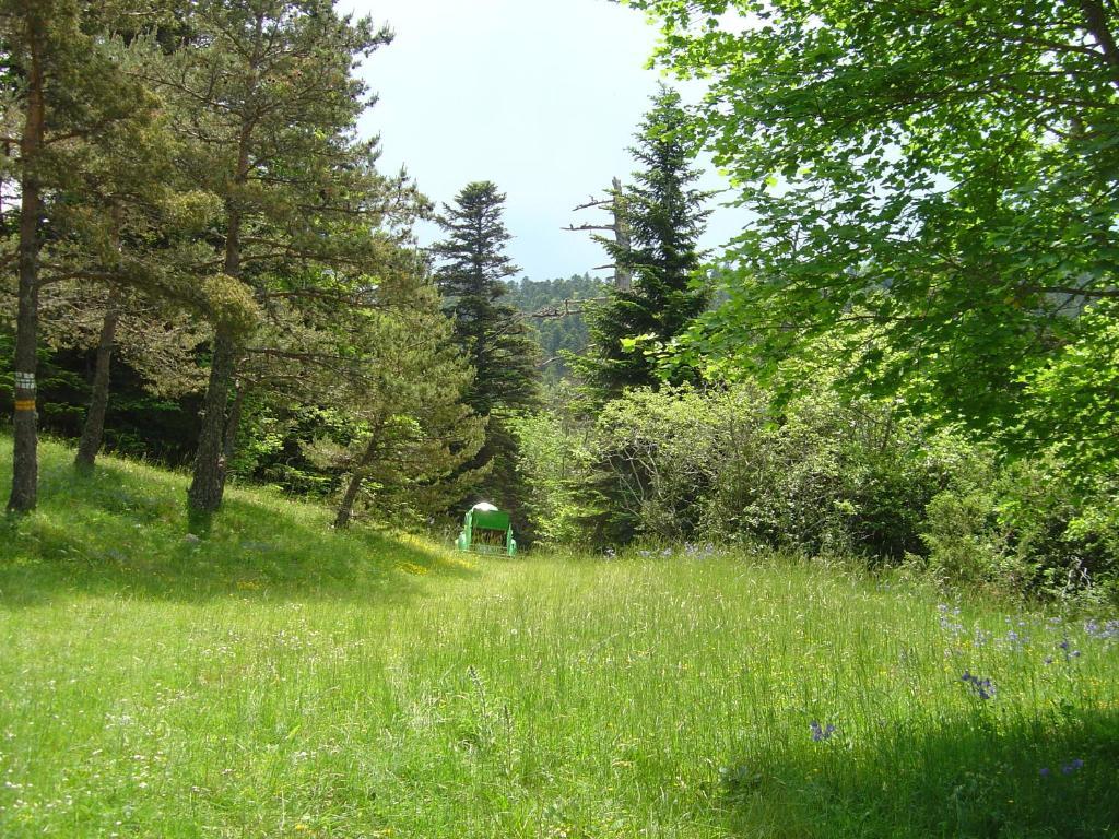 Aux Quatre Saisons Axat Bed & Breakfast Exterior foto