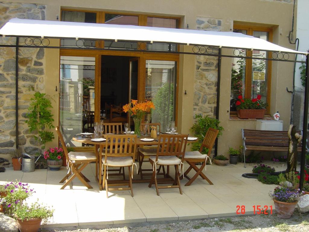 Aux Quatre Saisons Axat Bed & Breakfast Exterior foto