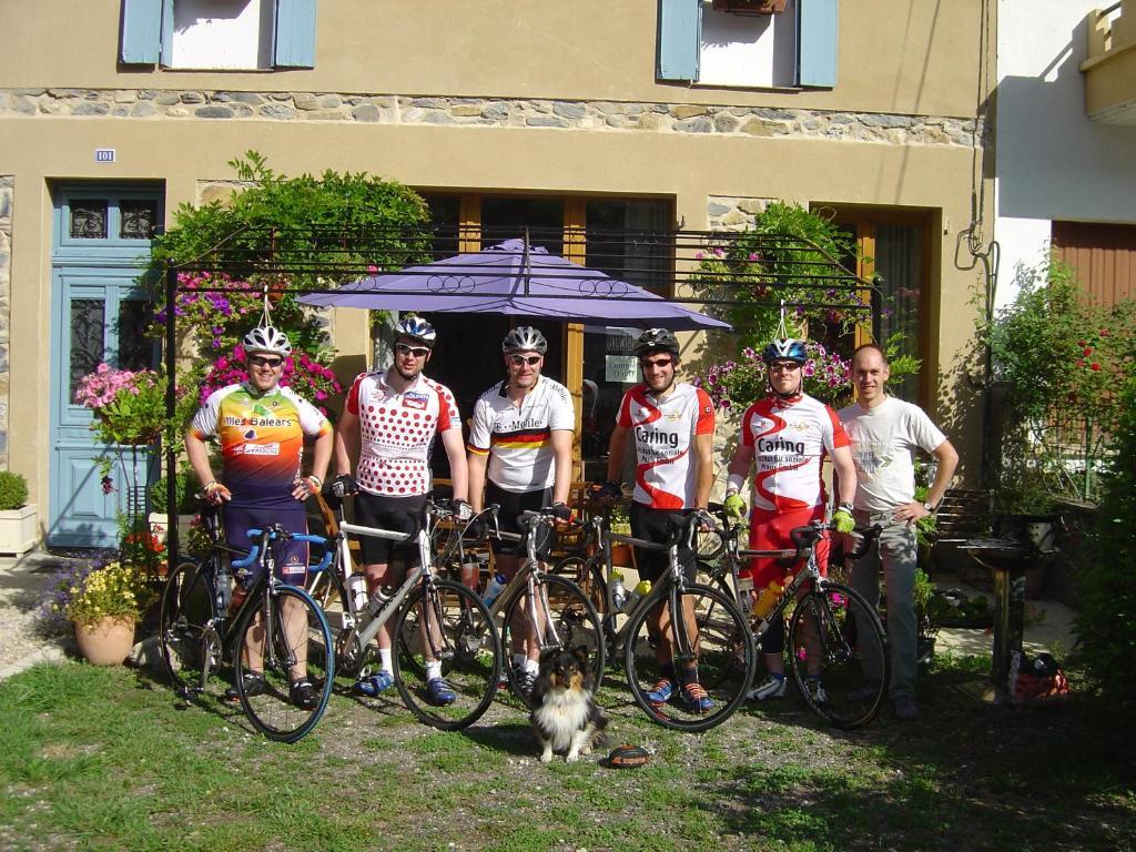 Aux Quatre Saisons Axat Bed & Breakfast Exterior foto
