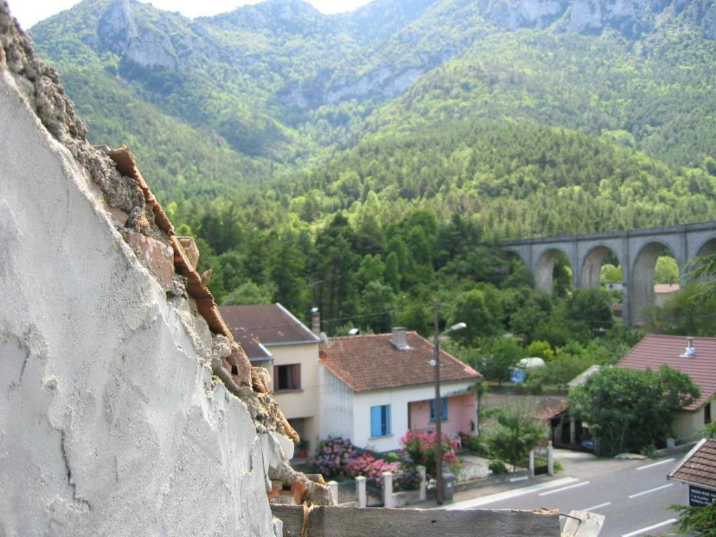 Aux Quatre Saisons Axat Bed & Breakfast Exterior foto