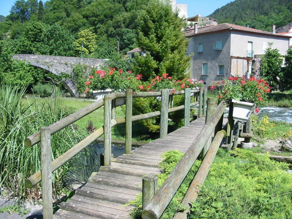 Aux Quatre Saisons Axat Bed & Breakfast Exterior foto