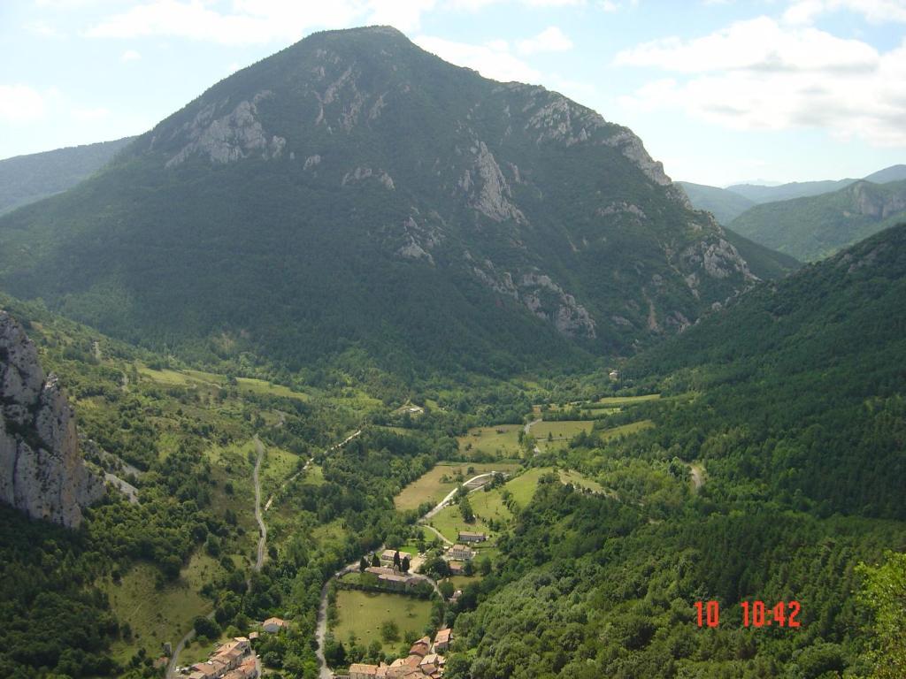 Aux Quatre Saisons Axat Bed & Breakfast Exterior foto