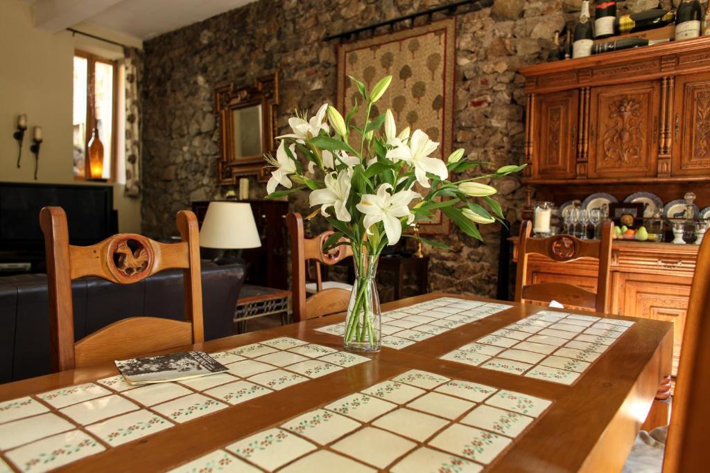Aux Quatre Saisons Axat Bed & Breakfast Exterior foto