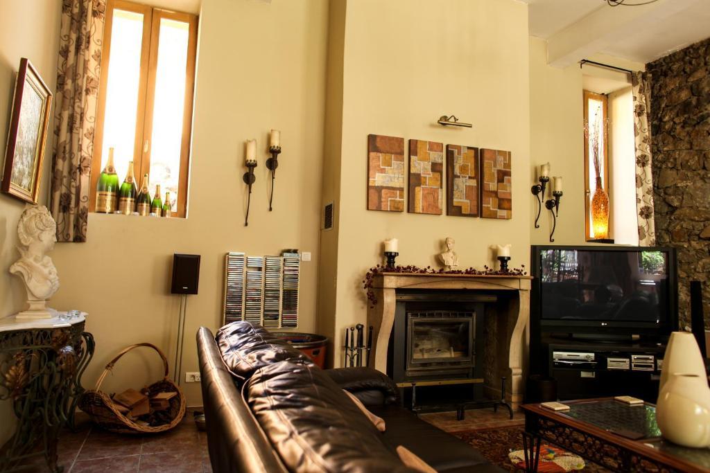 Aux Quatre Saisons Axat Bed & Breakfast Exterior foto